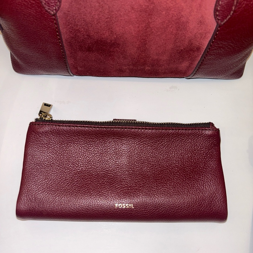Elegant Burgundy Leather Handbag and Wallet Set - Picture 3 of 16